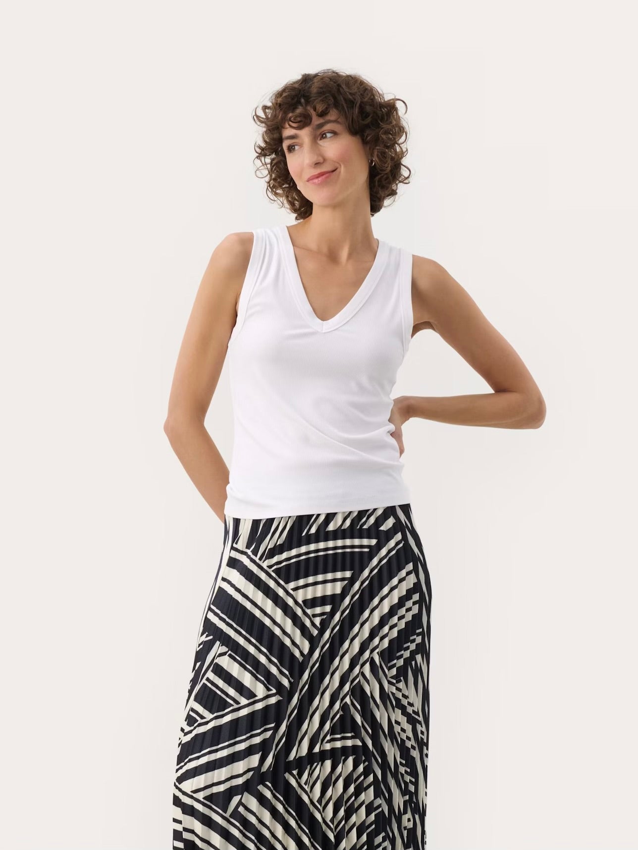 NikkiaPW TO Topp, White