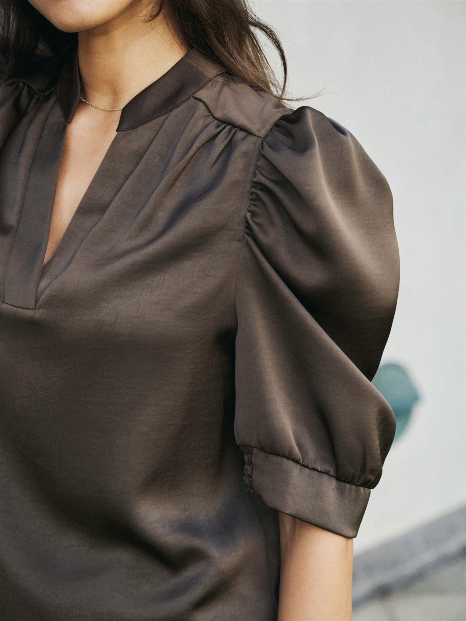 Roella Heavy Sateen Blouse, Dark Brown