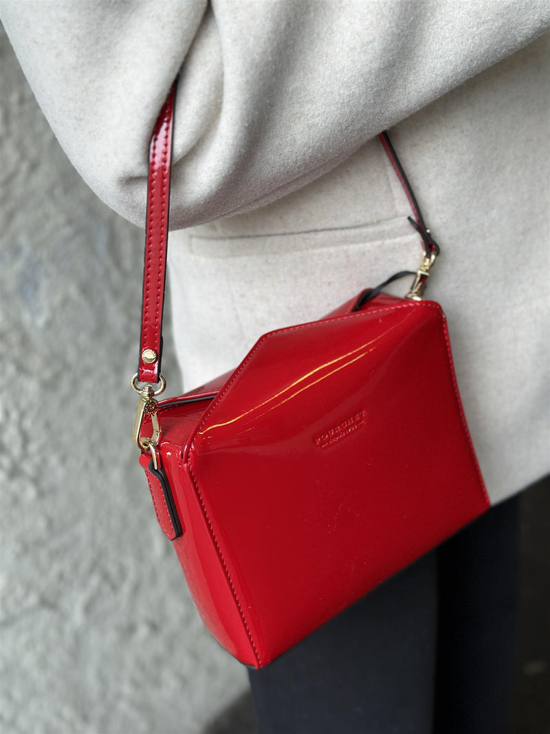 Cassetta clutch, Red