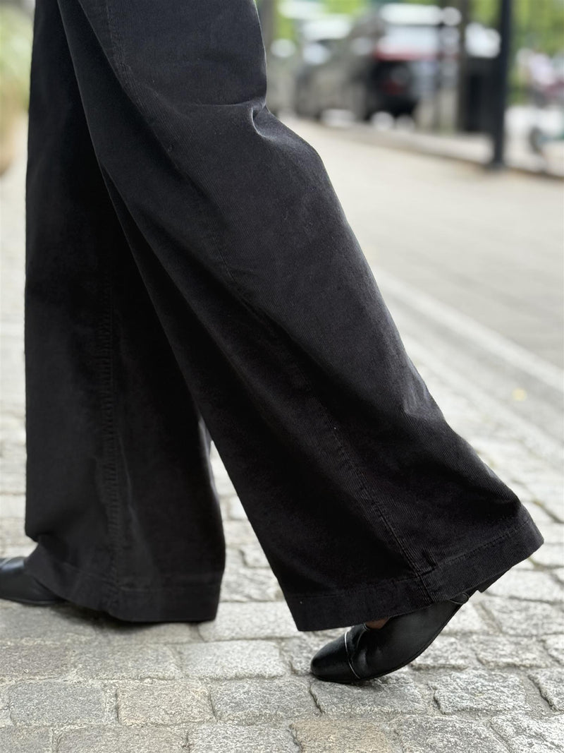 Palazzo Mistral, Black