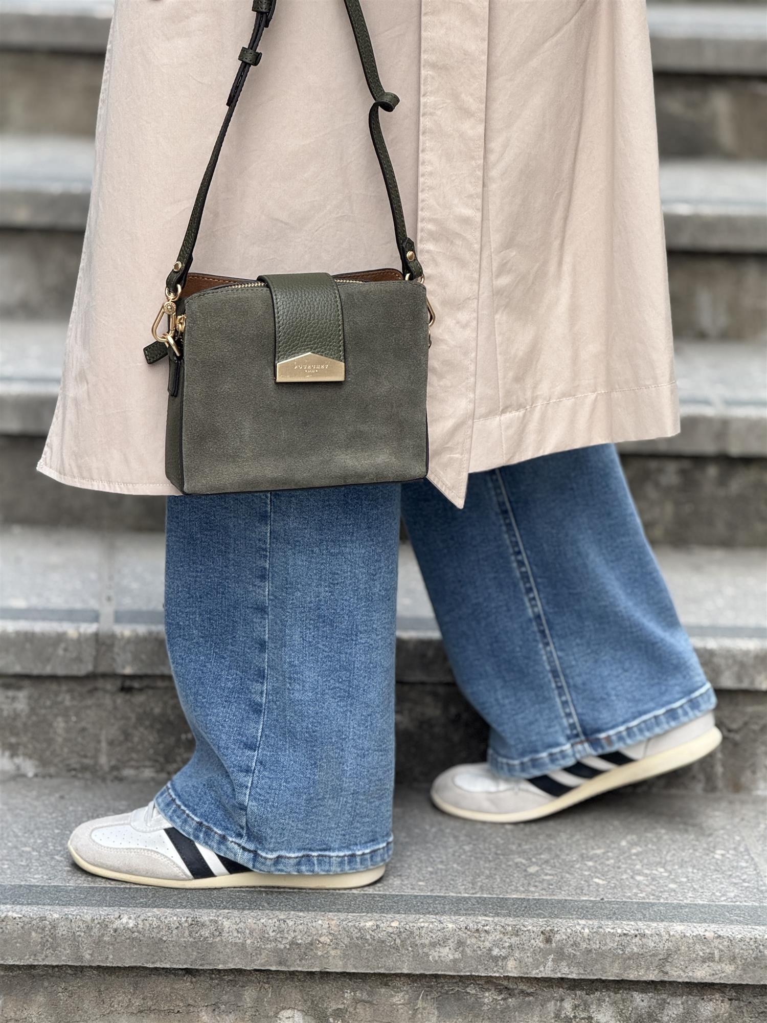 Cavalcade Small, Semsket, Kaki