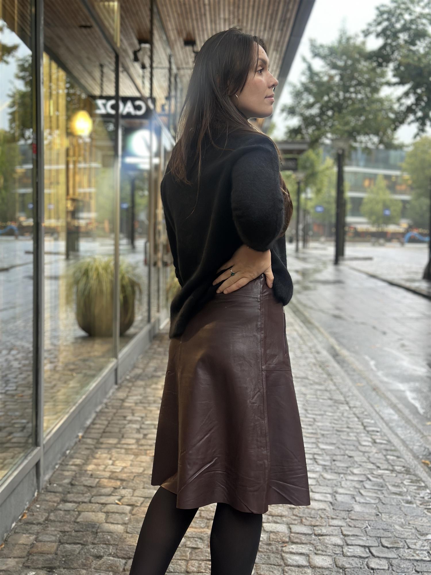 Skirt with zip pockets