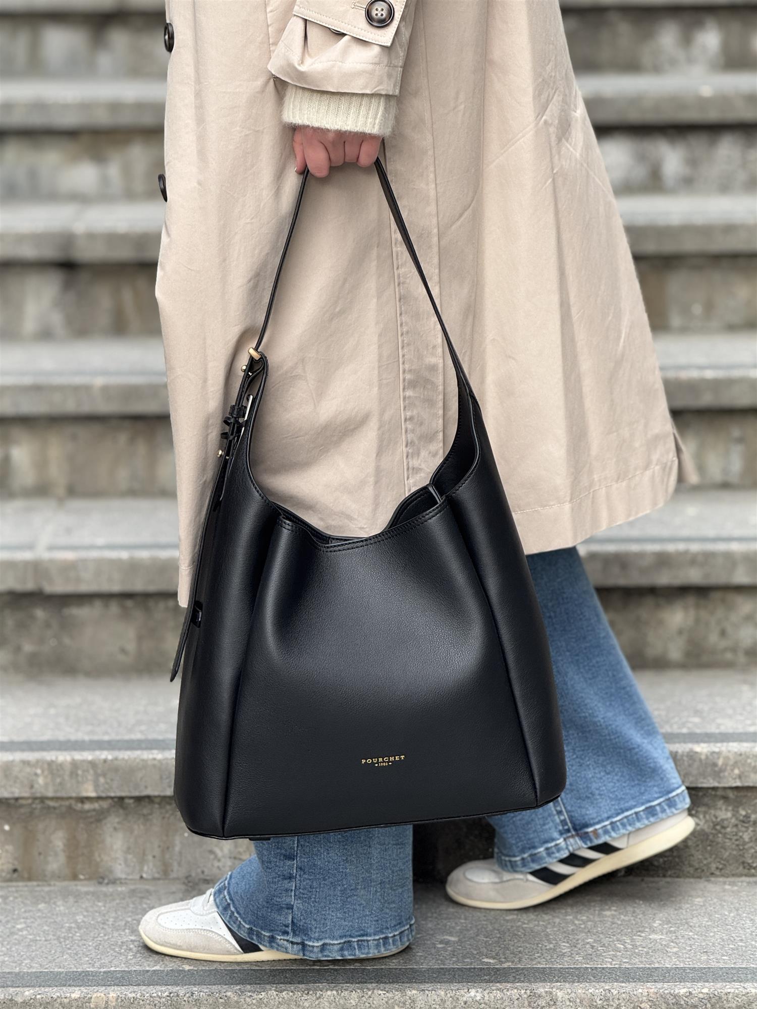 Lesevigne Shoulderbag, Black