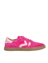 Fuxia Suede, Sport