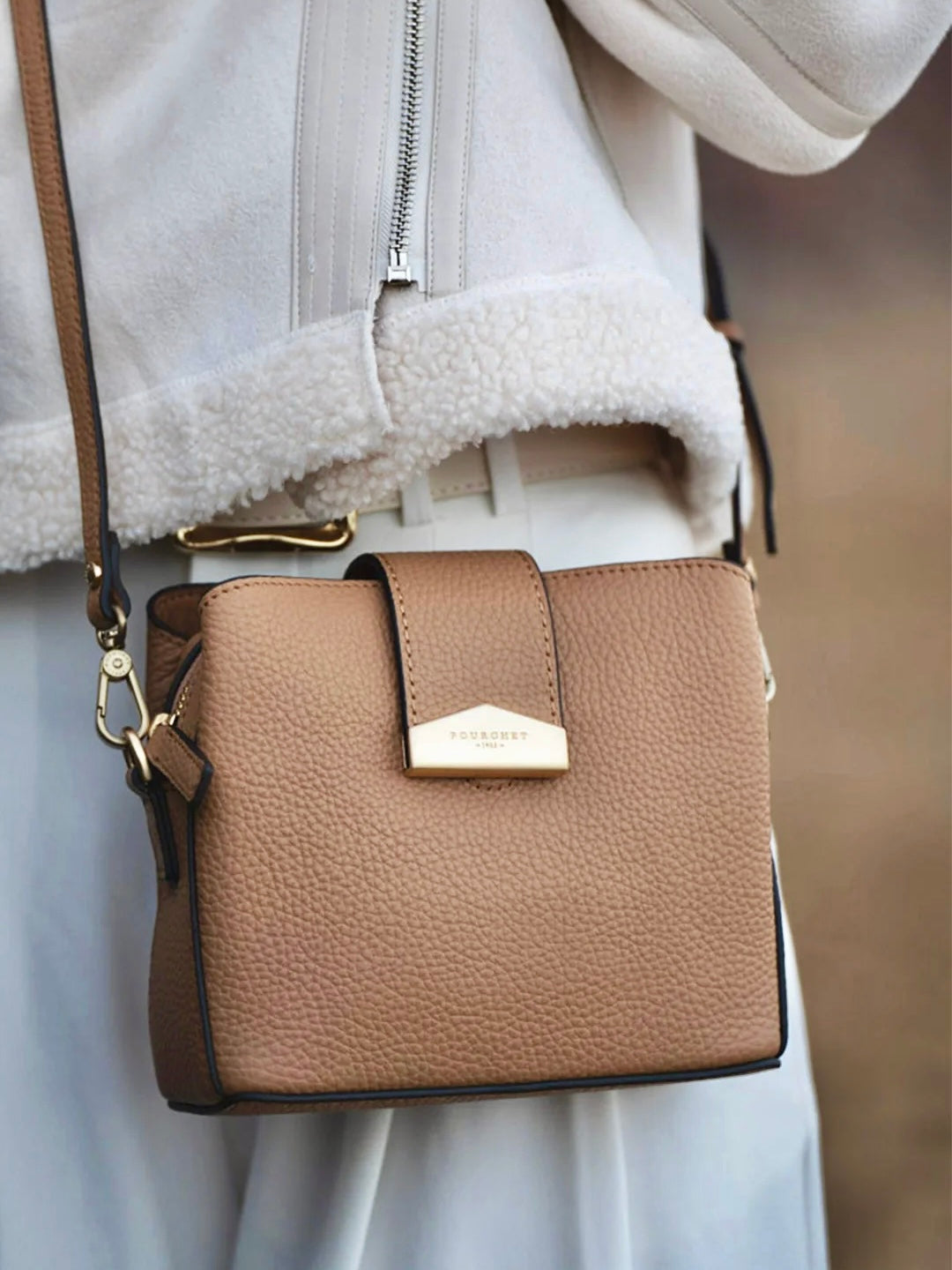 Cavalcade Small, Lys Camel