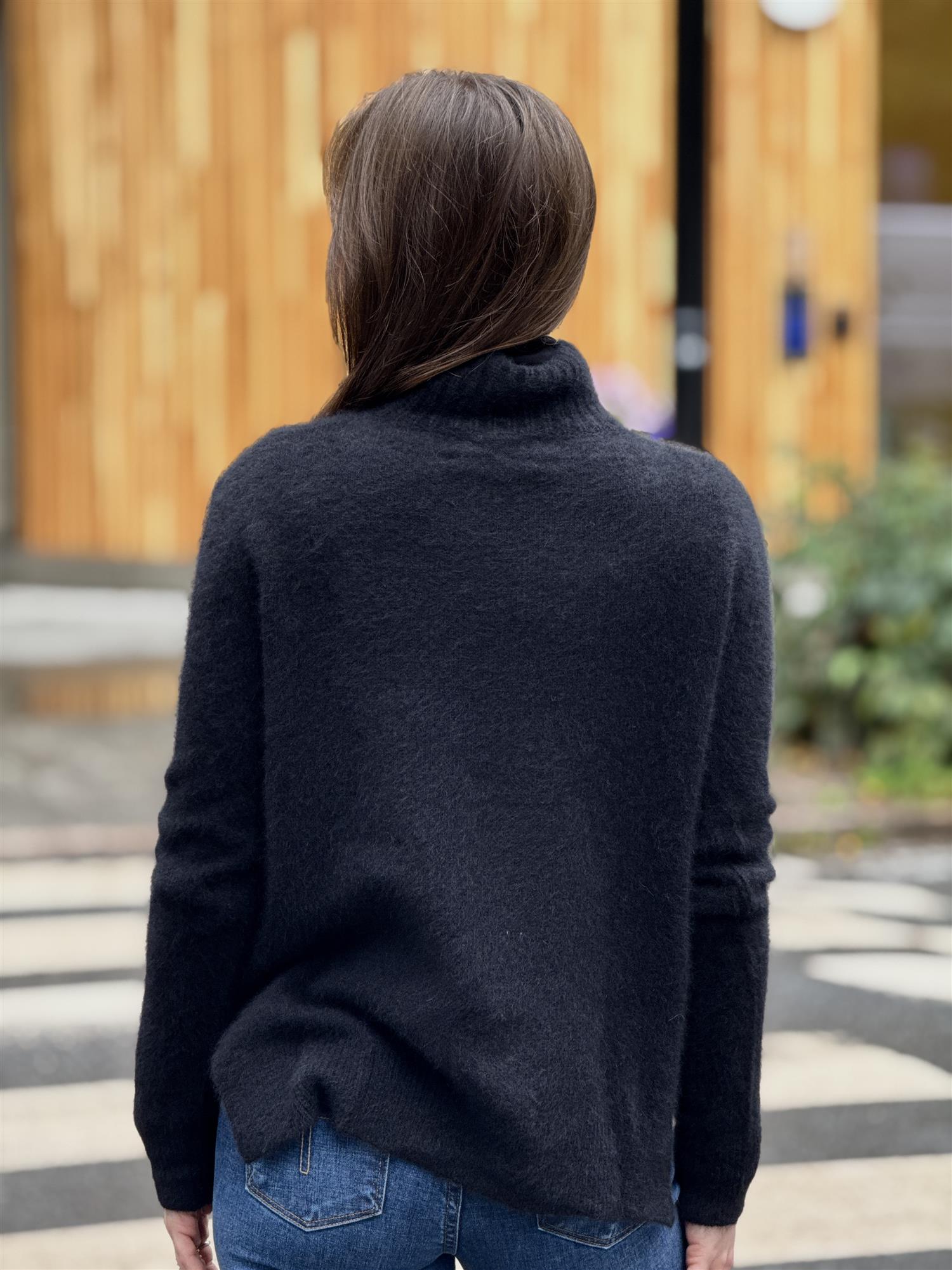 JADE Pullover, Black