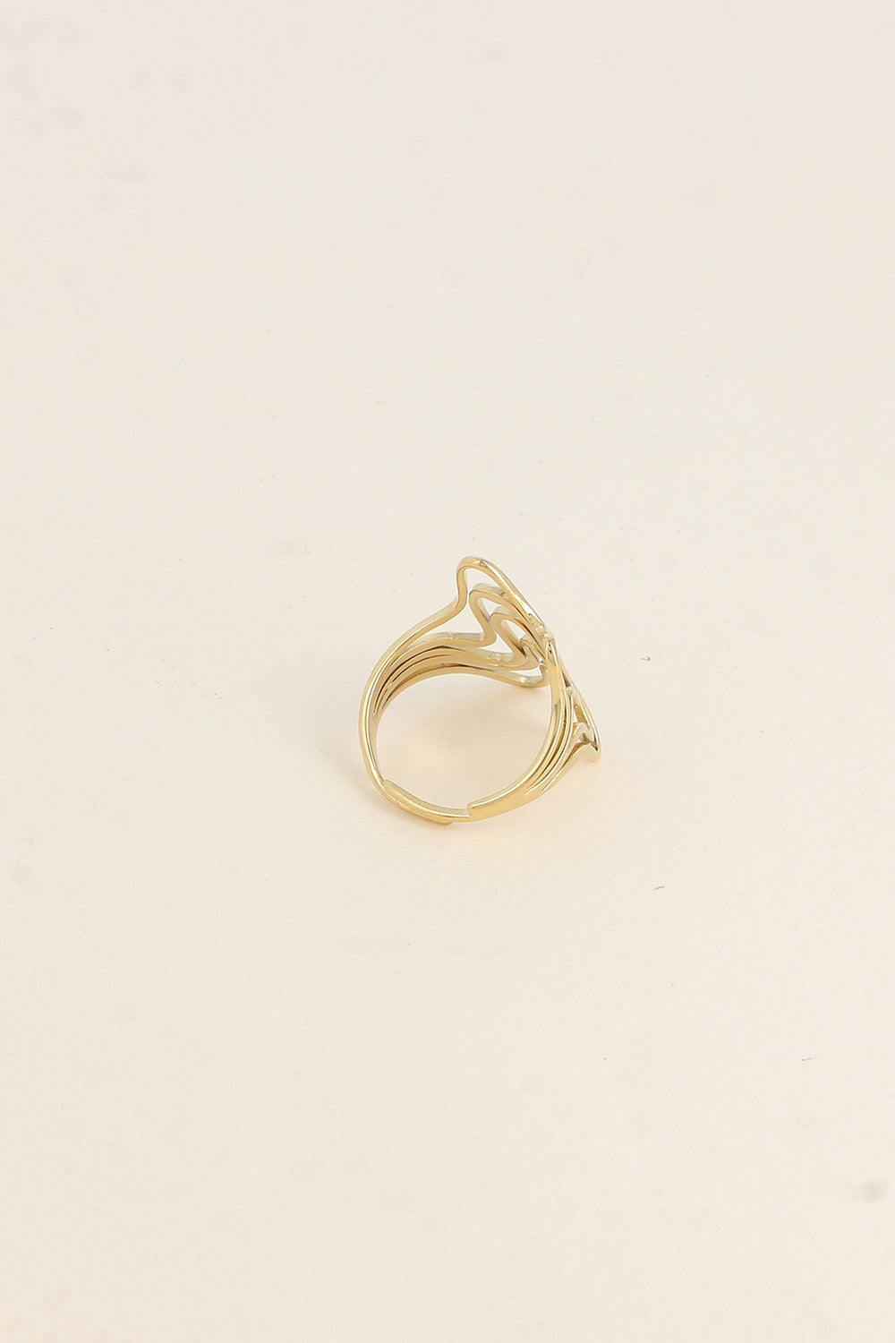 Ring, wavy