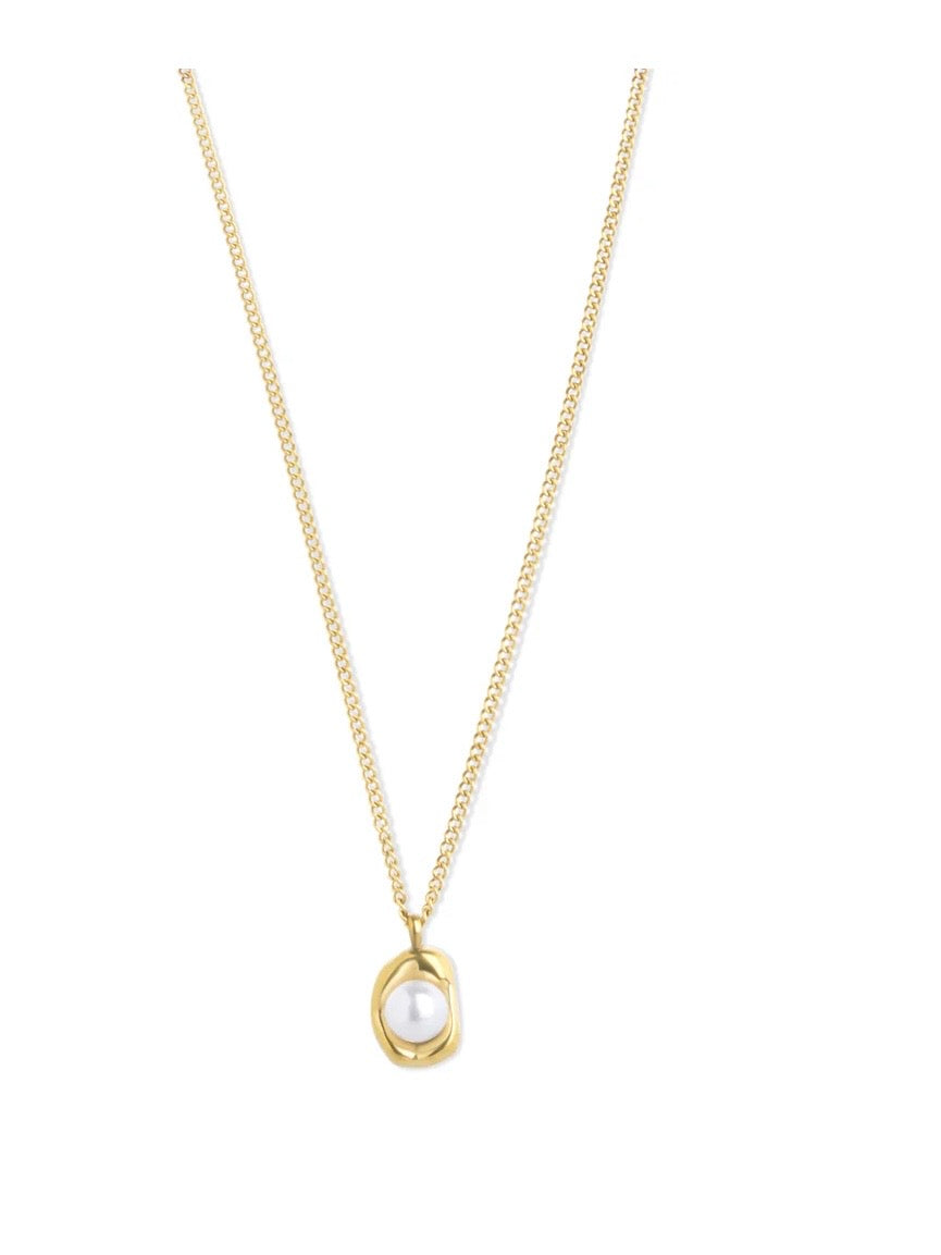 Ilse - Pearl Necklace Stainless Steel - Gold