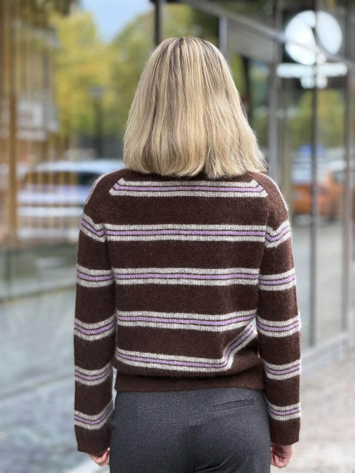 Akira pullover, Chokolate