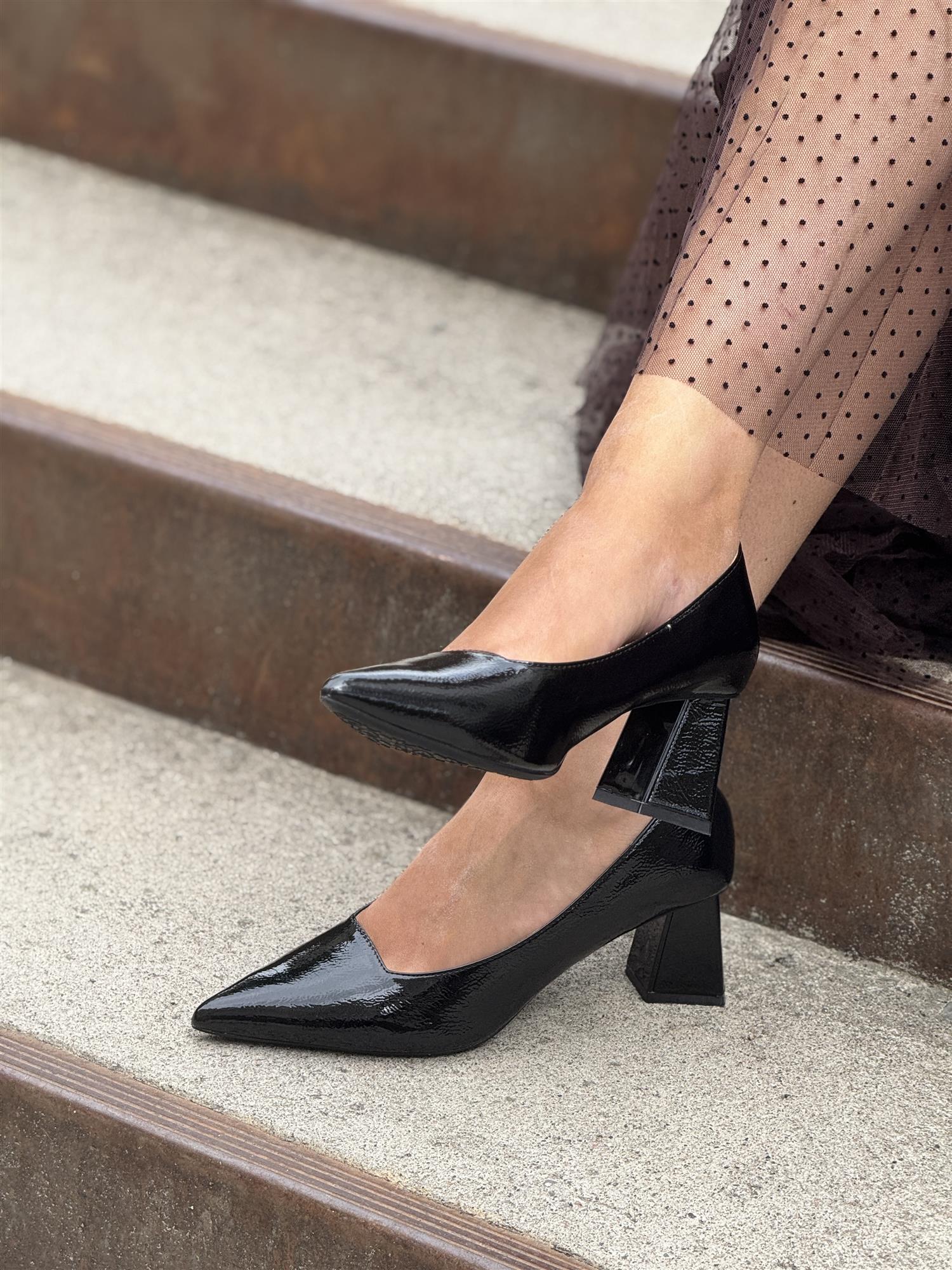 BIAMARALYN Court Shoe Faux Leather, Black