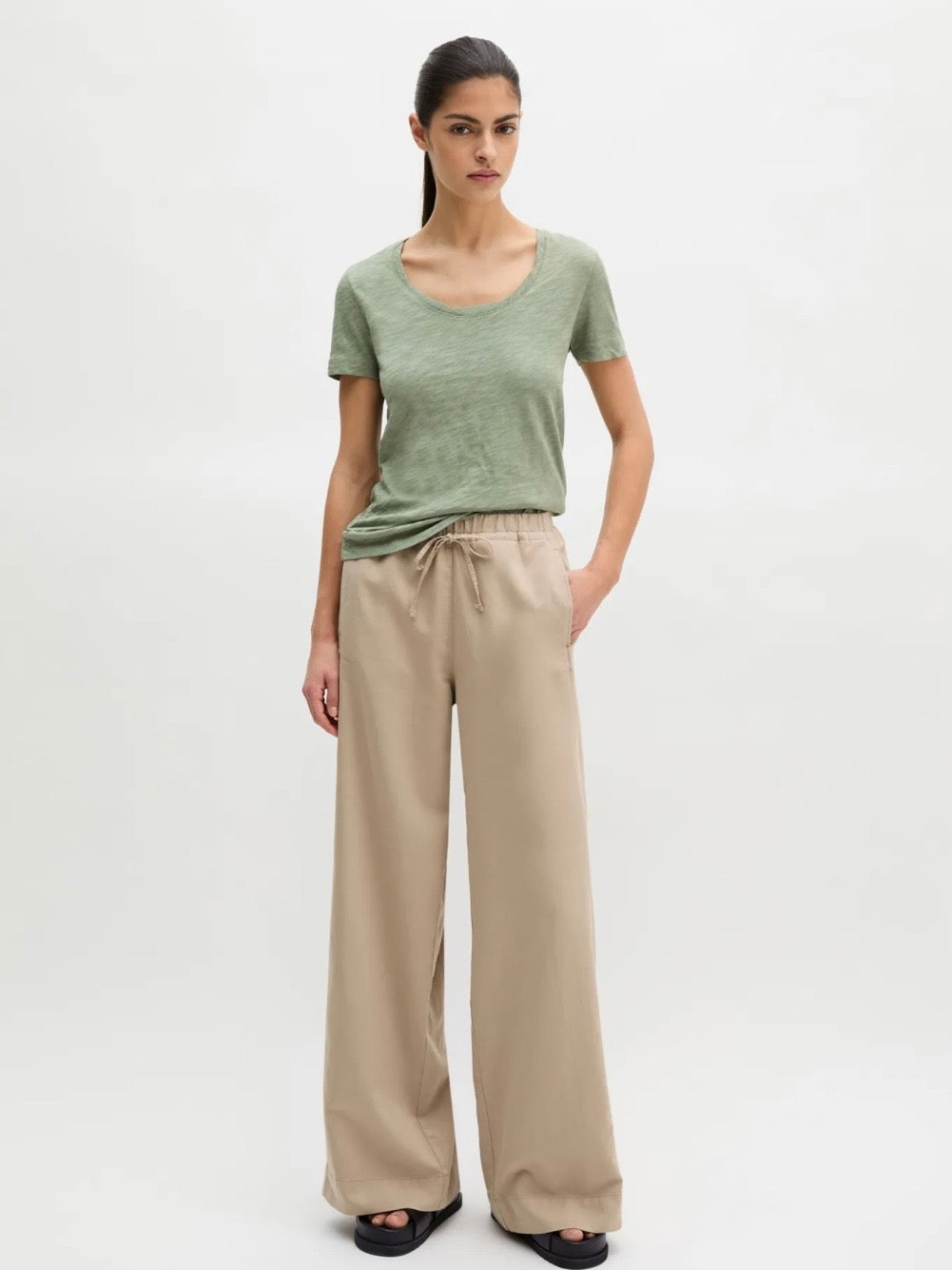 T-shirt, deep round neck twisted, Green