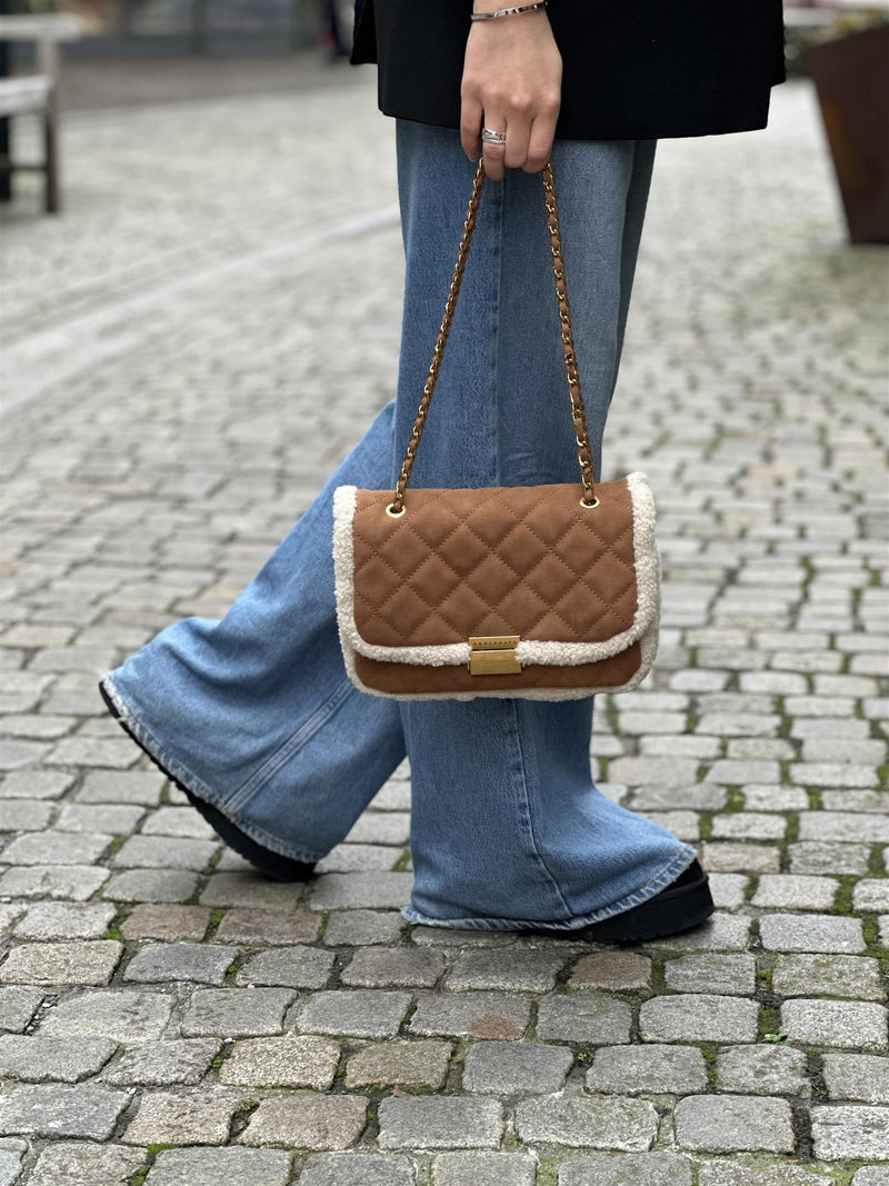 Charlie Shearling, Chestnut