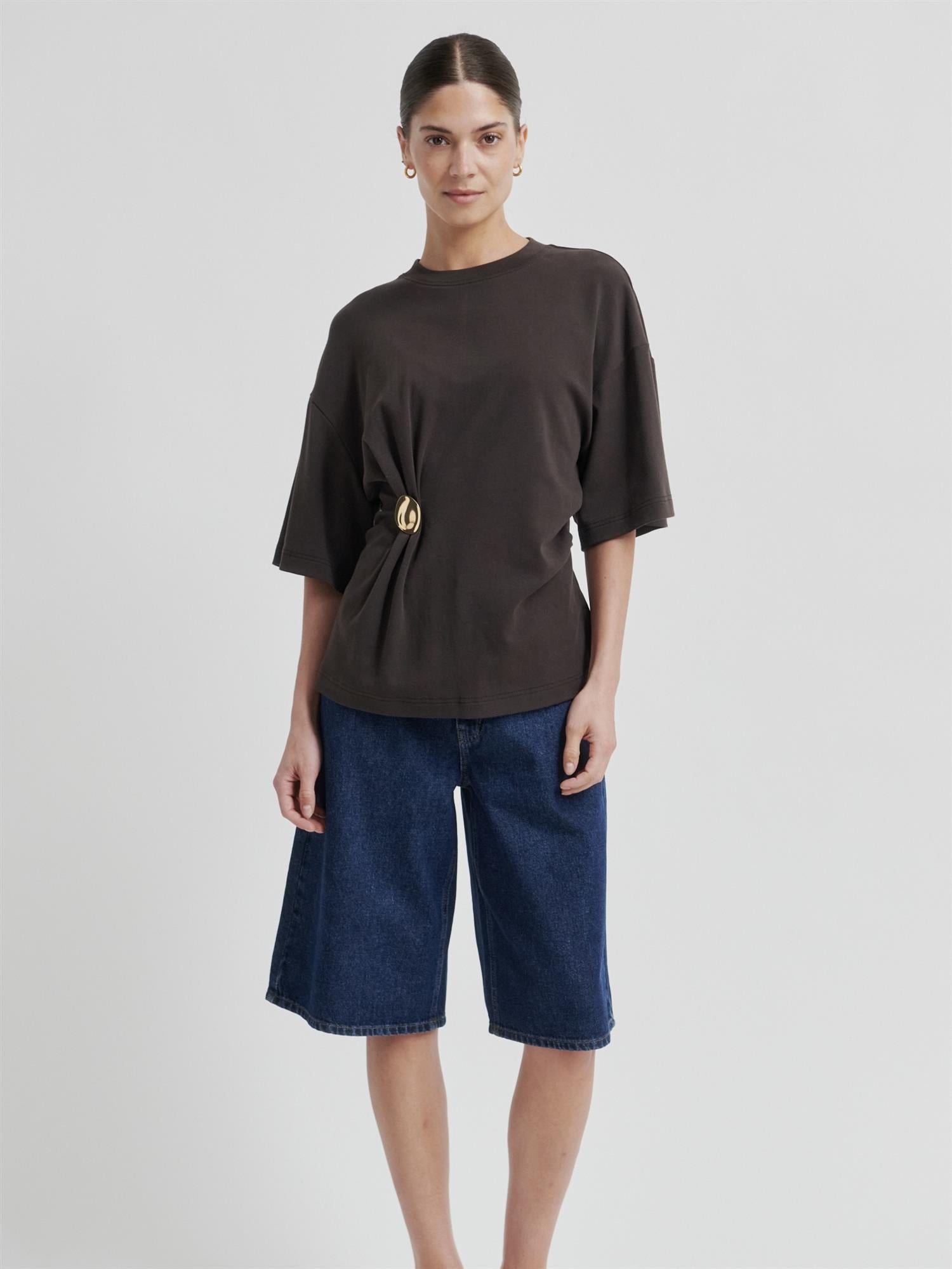 Enora Brooch Tee