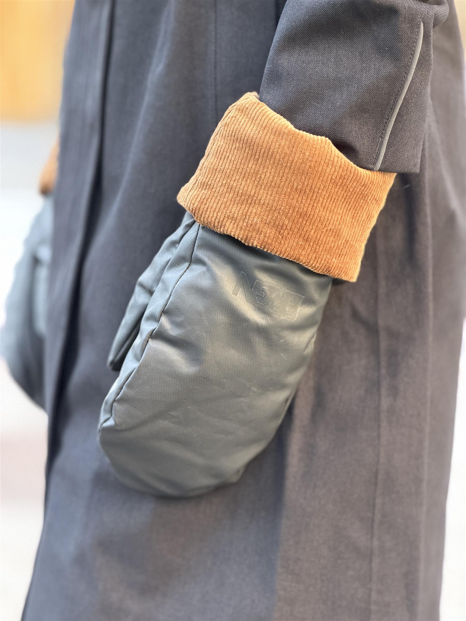 BRGN, Storm mittens, Black