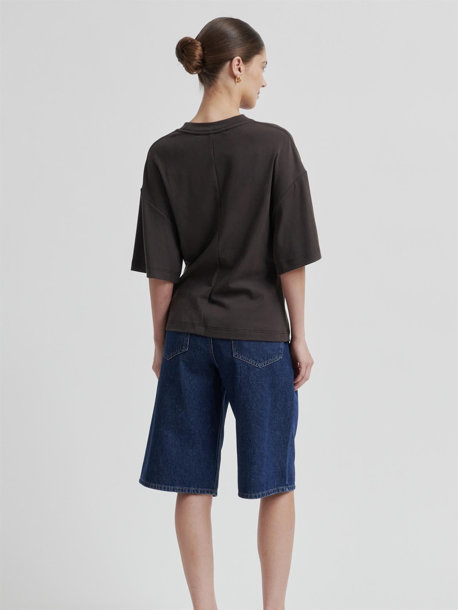 Enora Brooch Tee