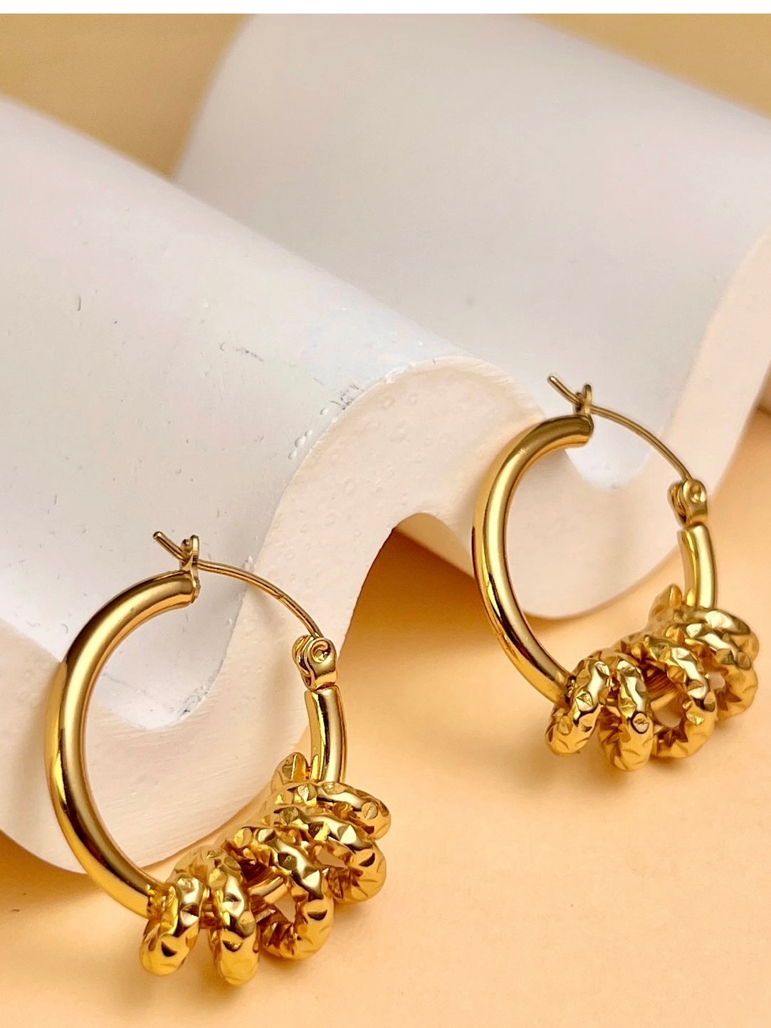 Earring, Chic hoop