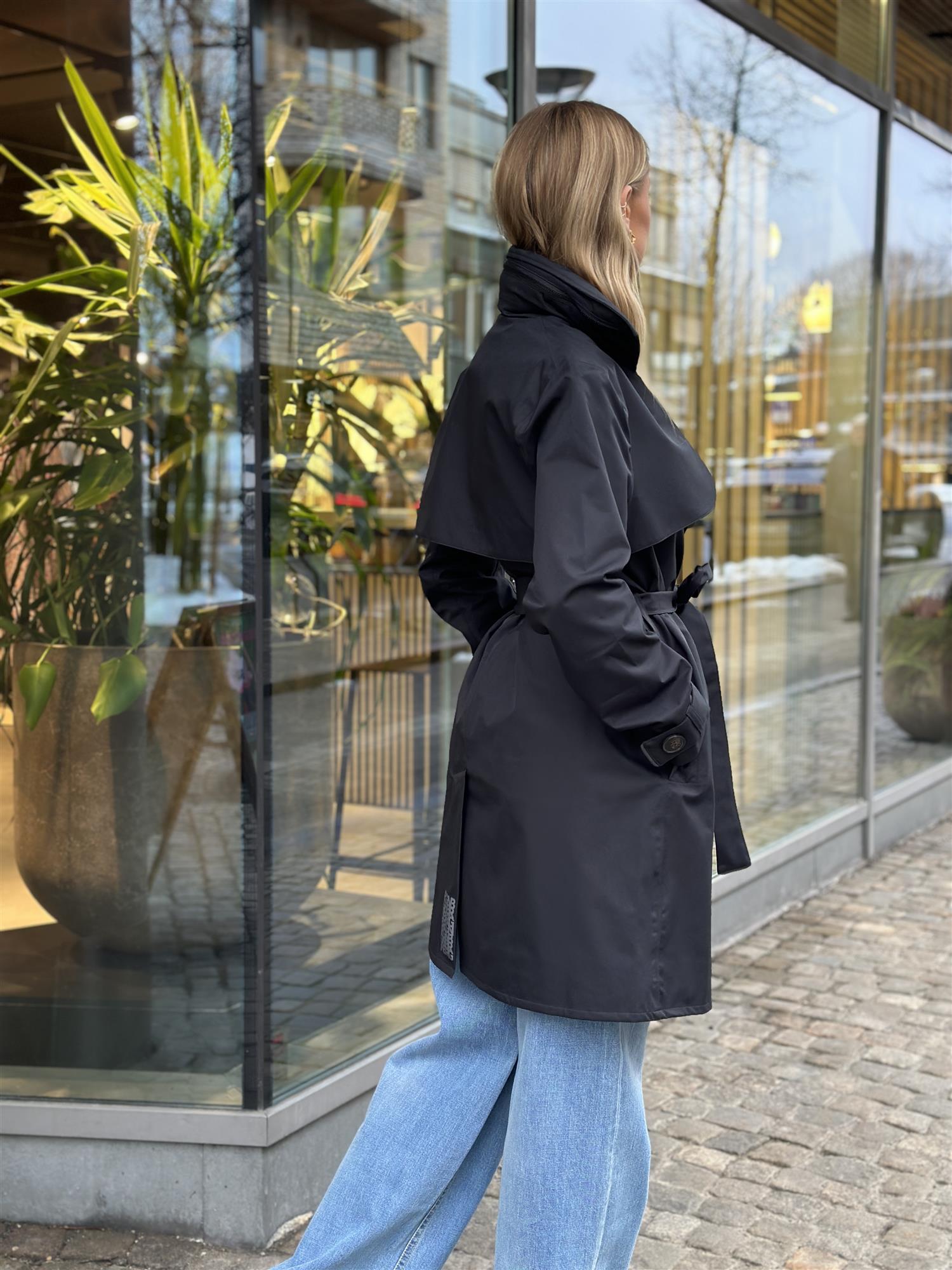 Yr'en Coat, Black