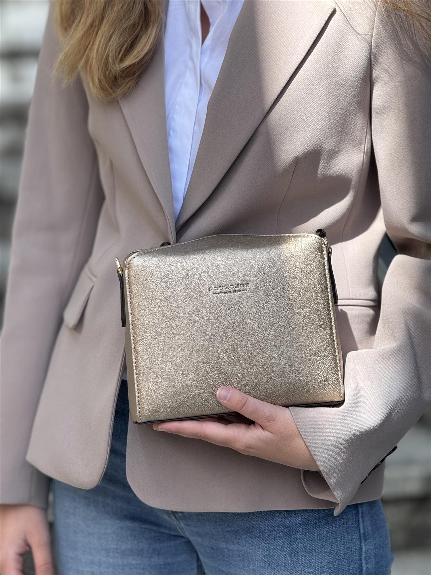 Cassetta Clutch, Laiton