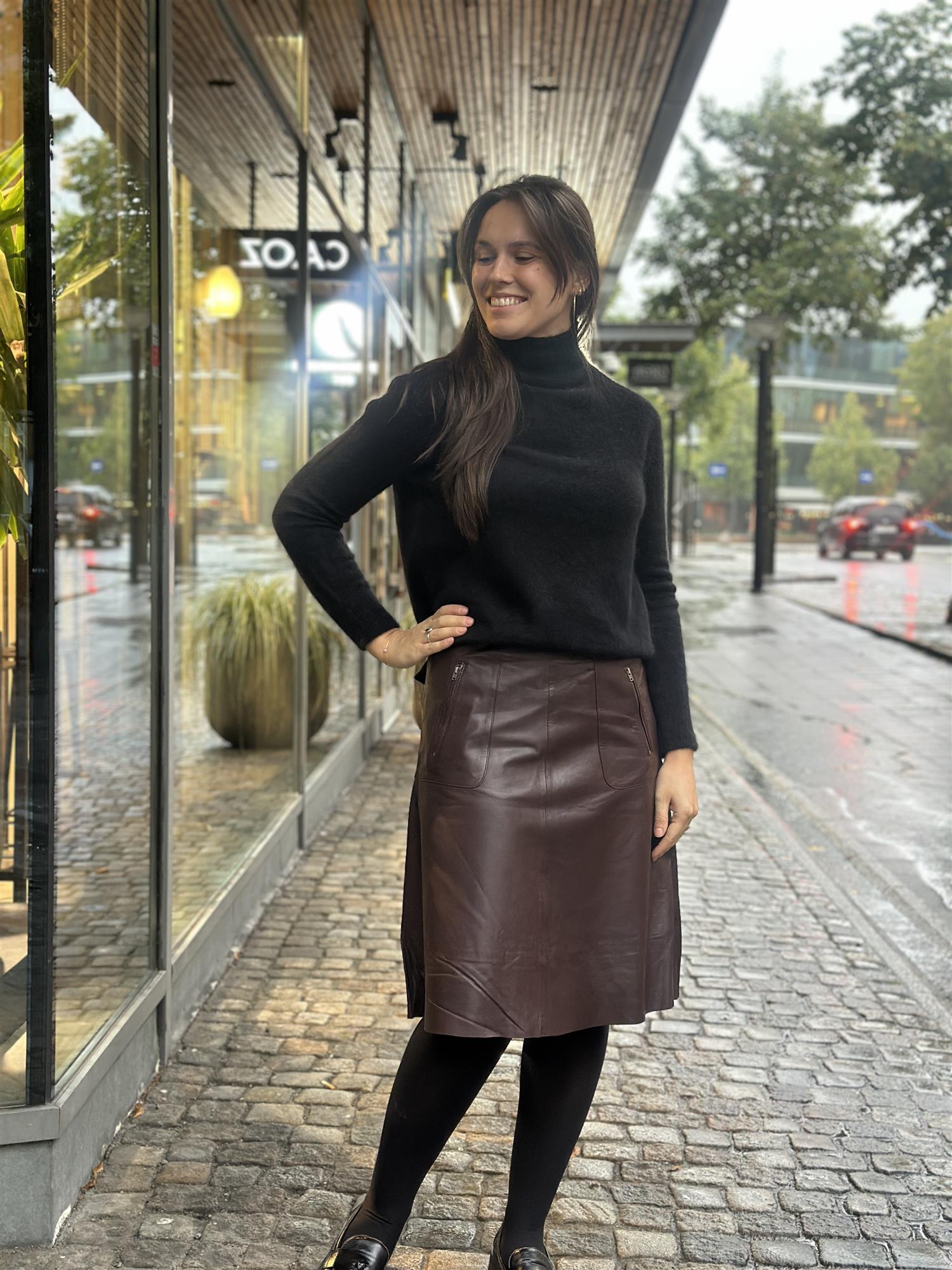 Skirt with zip pockets