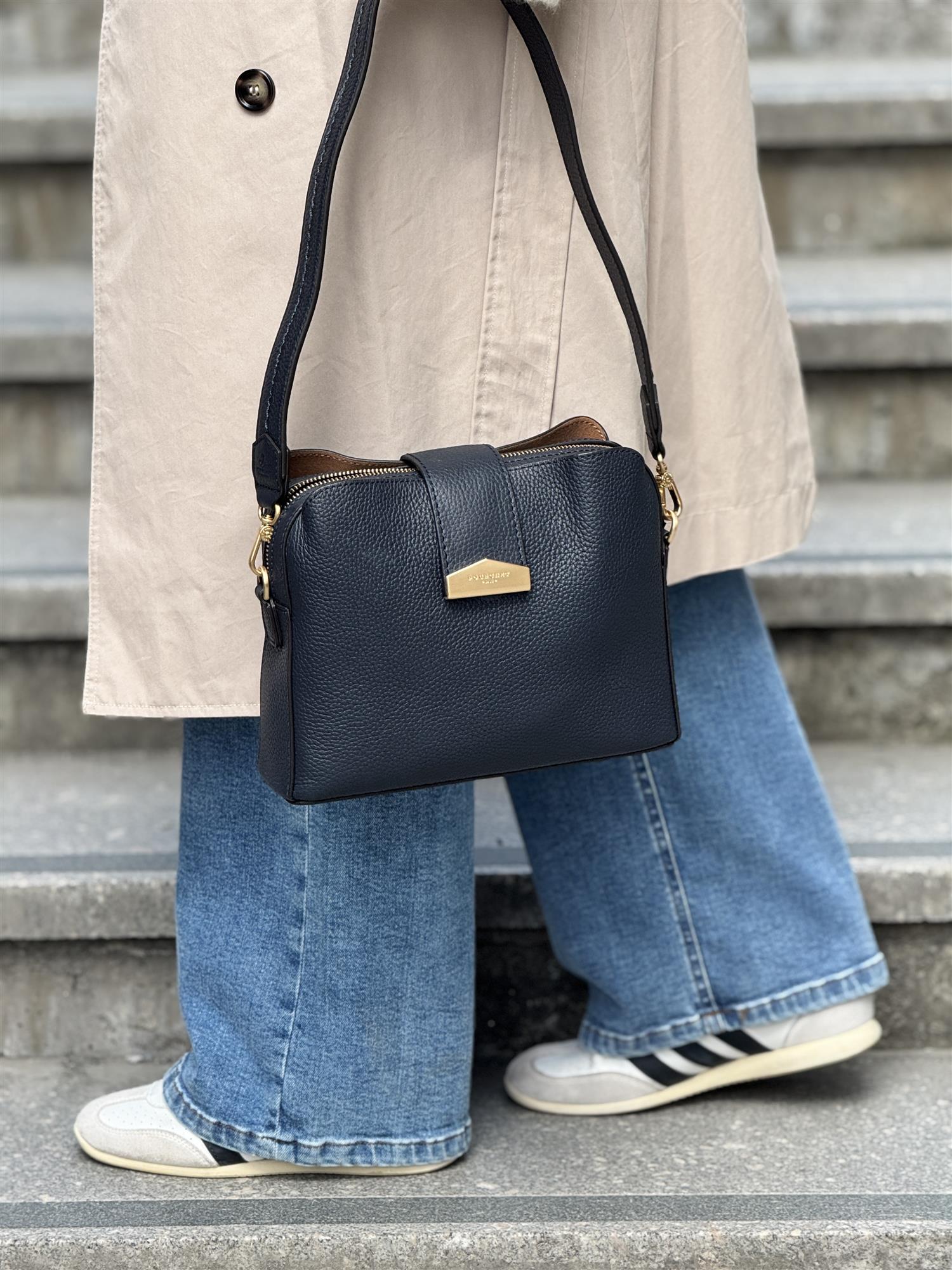 Cavalcade Large, Marine