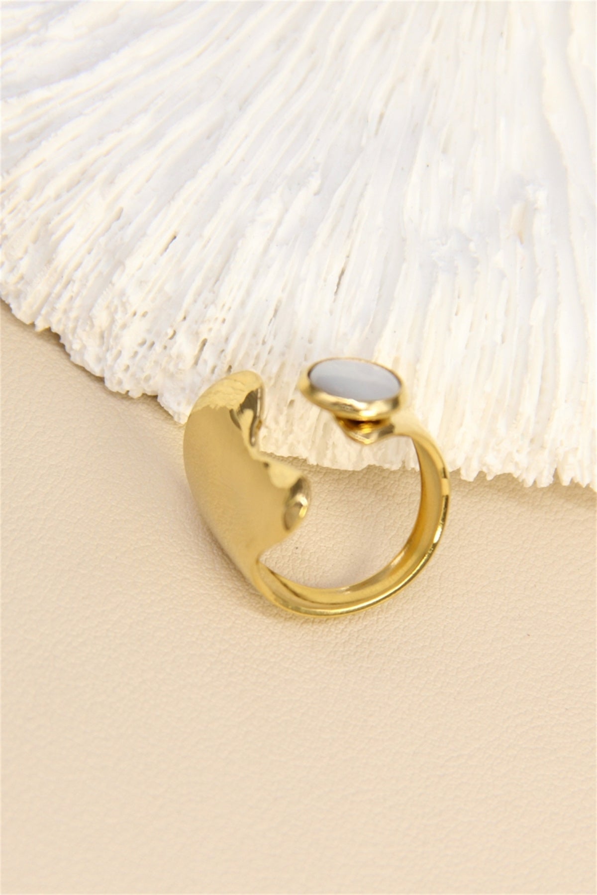 Ring, Natural white stone