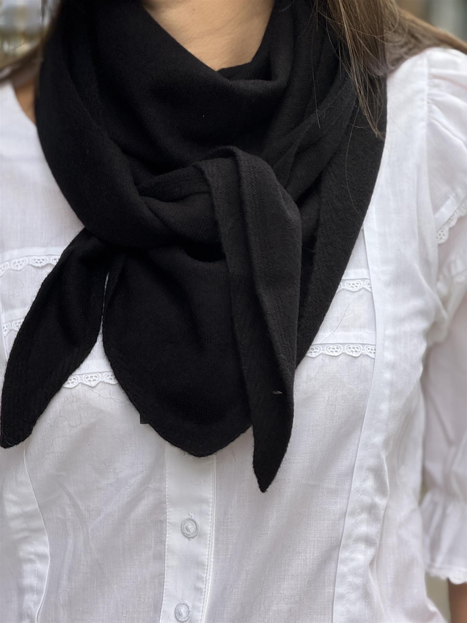 Mira Wool Cash Scarf, Black