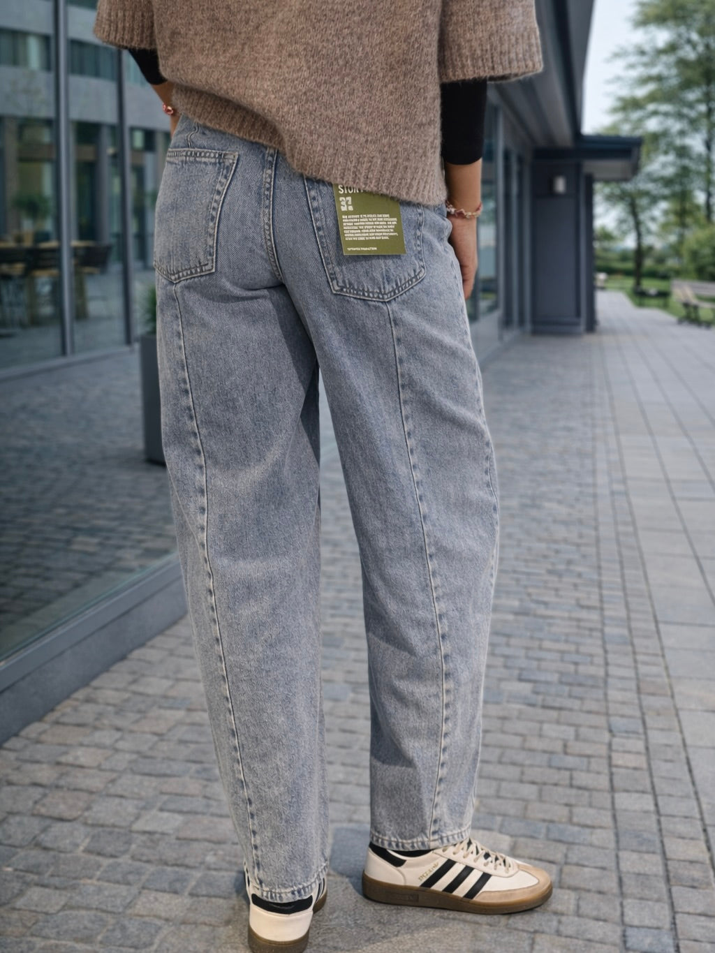 Denim trouser, relaxed fit, cropped length