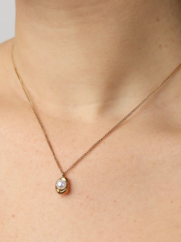 Ilse - Pearl Necklace Stainless Steel - Gold