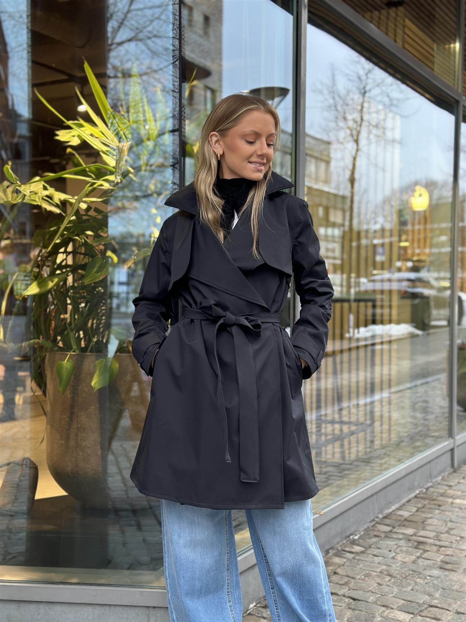 Yr'en Coat, Black