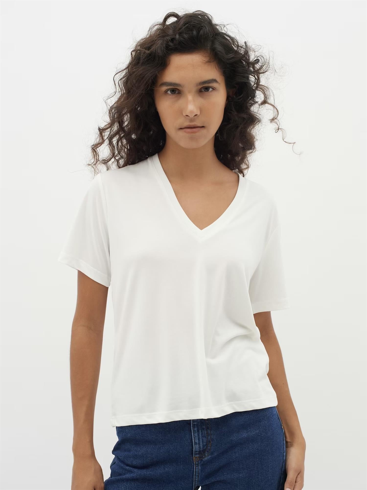 Liliana IW Base V-Neck, White