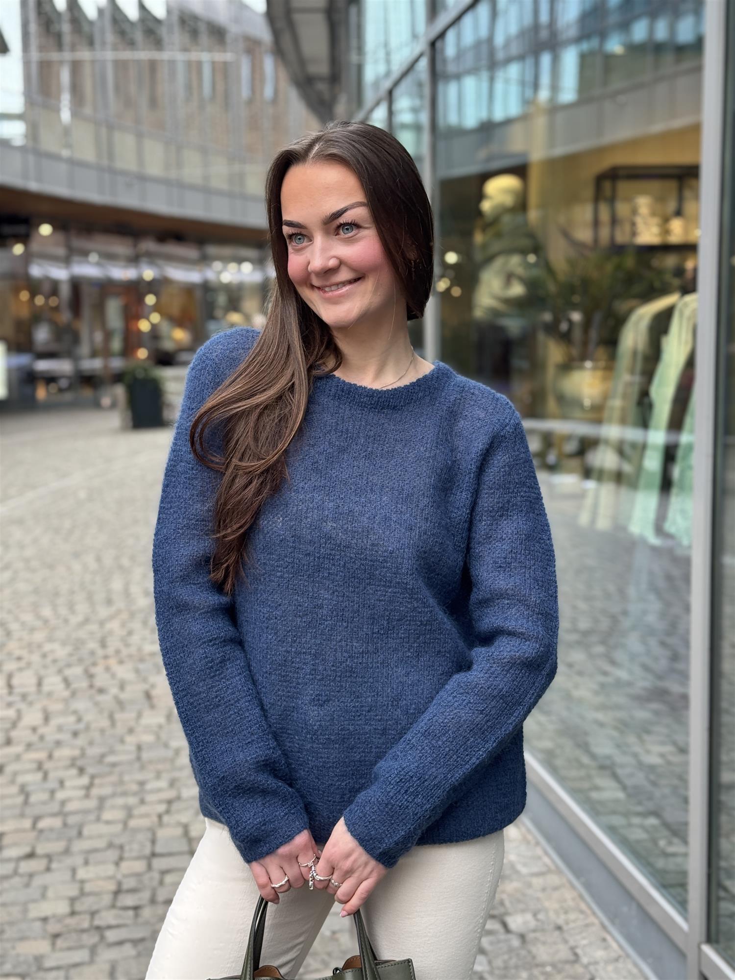 New Maddy, Ocean Blue