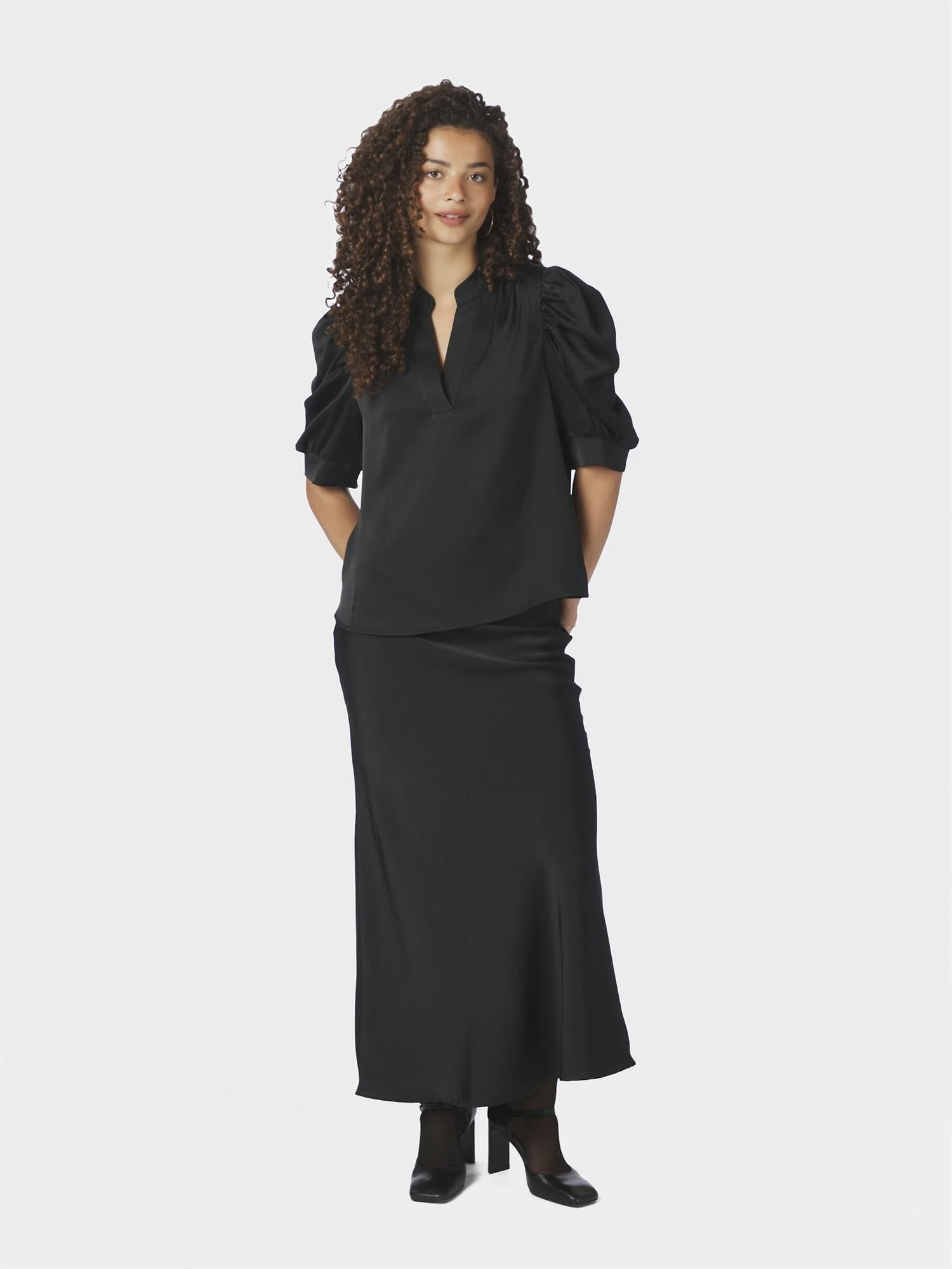 Roella Heavy Sateen Blouse, Black