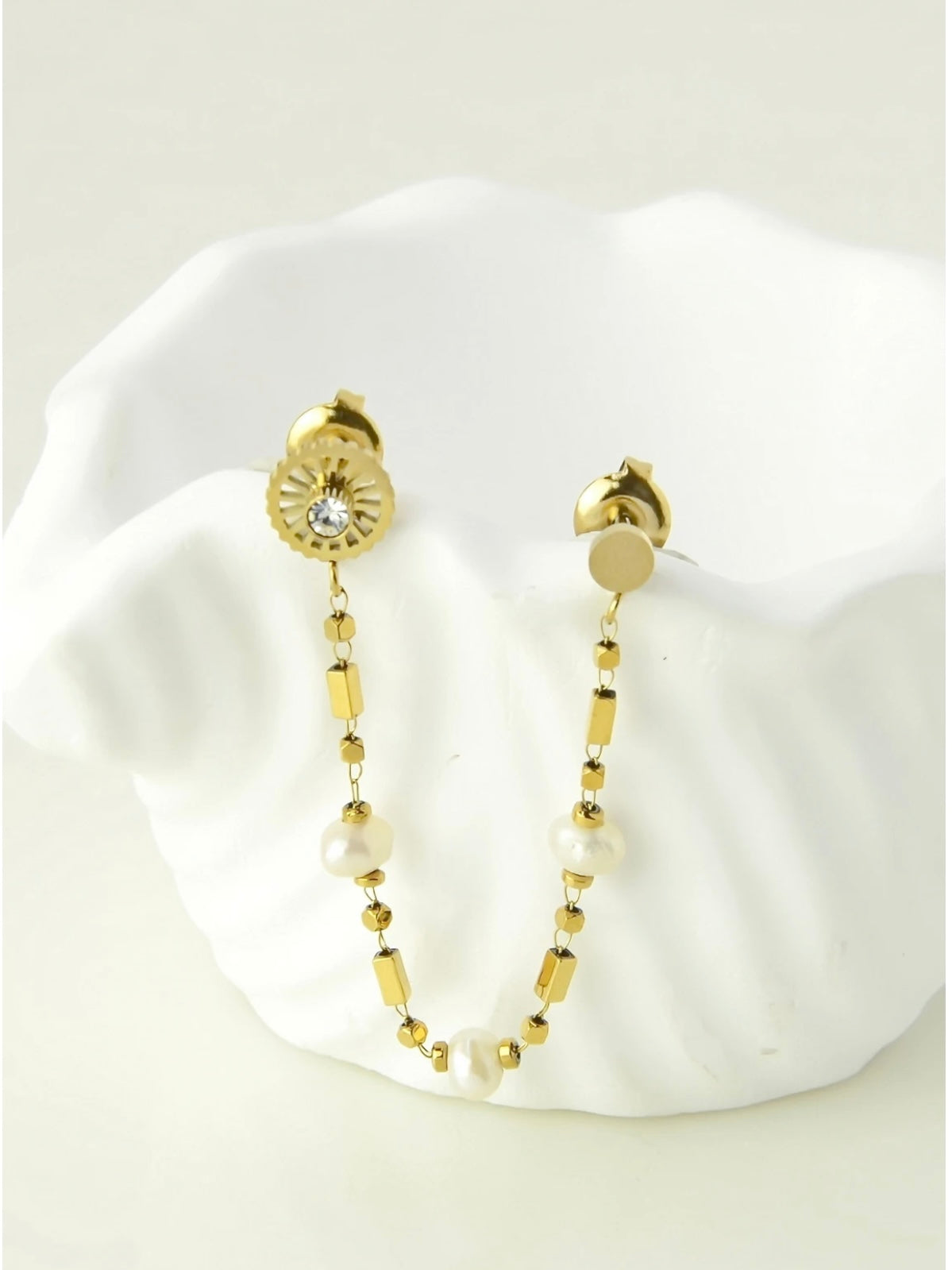 Unique buckle, freshwater pearl