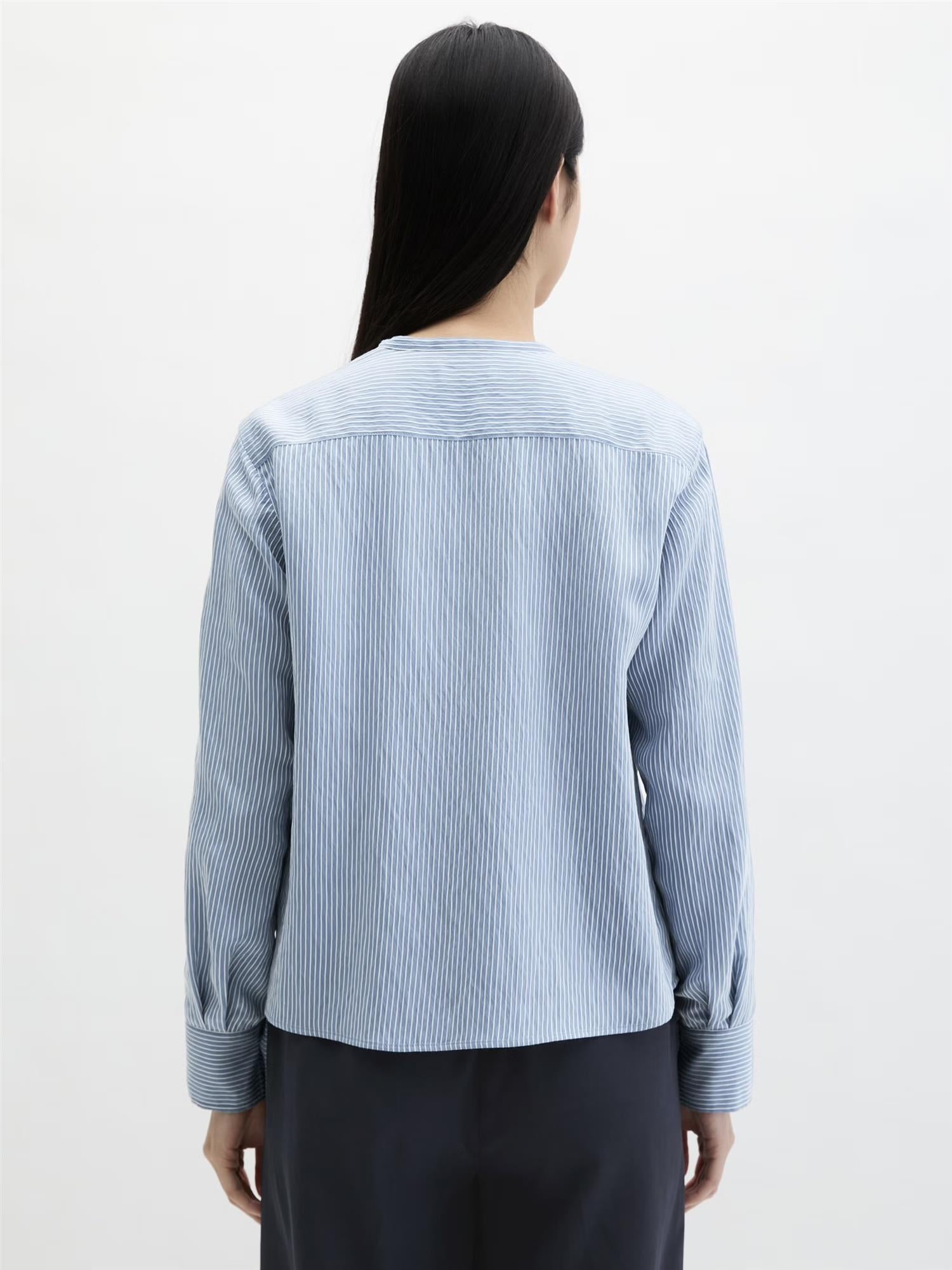 Blouse, casual fit, stand up collar