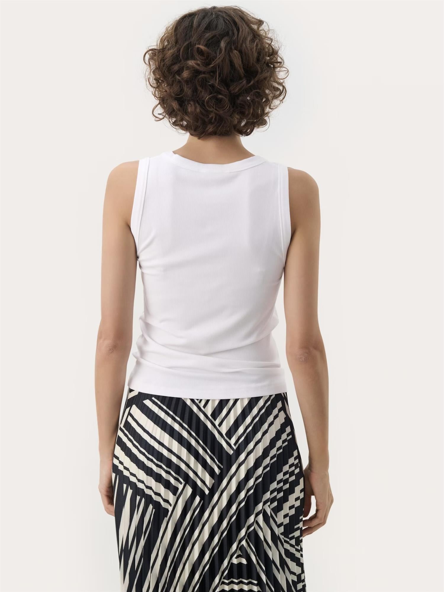 NikkiaPW TO Topp, White