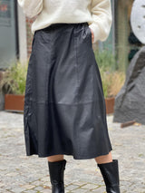 A-Shape Skirt, Black