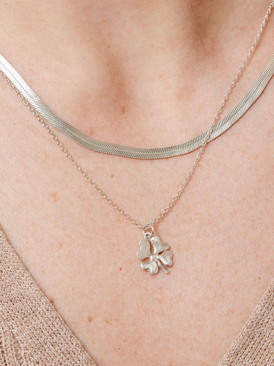 Necklace Organic Clover, Sølv